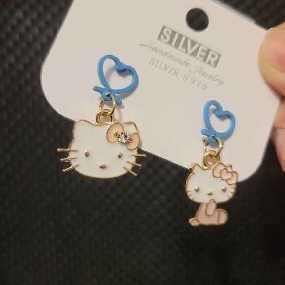 2/$20 Brand New Hello Kitty S925 Silver Earrings - Picture 2 of 4